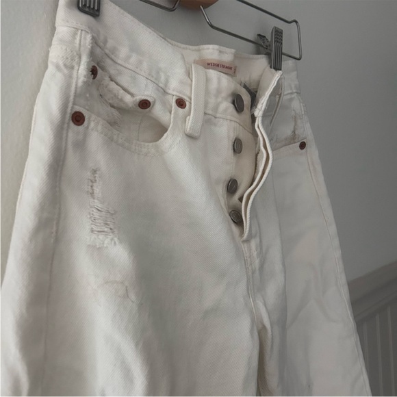 Levi's Wedgie Straight Distressed White Jeans Size 25 - Picture 4 of 7